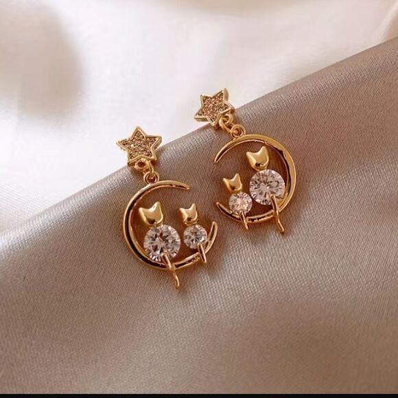- 😺Gold plated Tiny Celestial Cat Cz Diamond Earrings - Picture 7 of 9